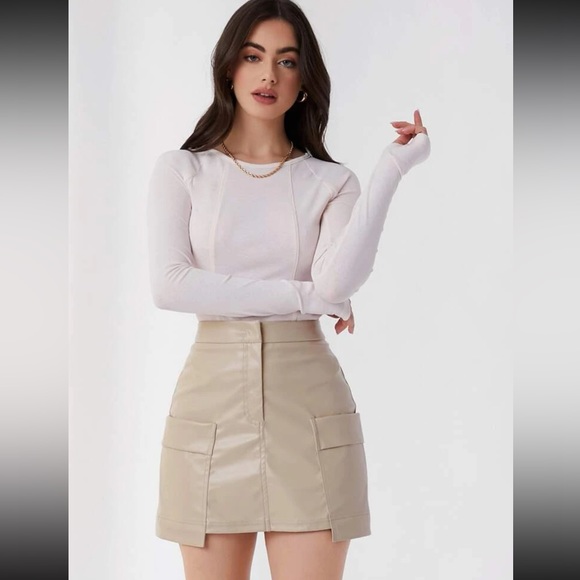 Leather skirt with front pockets - Picture 2 of 5